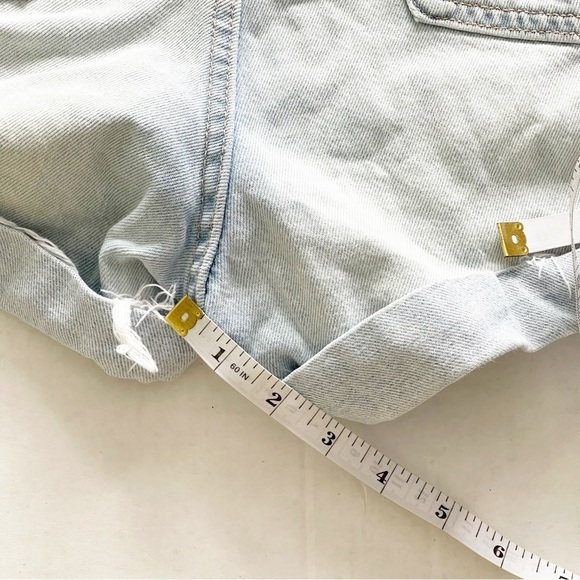 H&M DIVIDED Women’s Light Wash Denim Shorts - Size 6 - Picture 7 of 8
